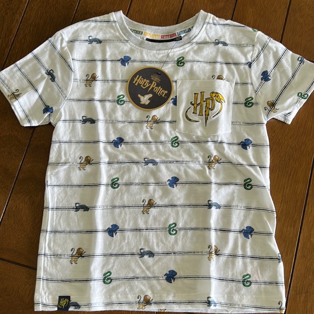 Kids size 4-5 Harry Potter pocket tee. NWT